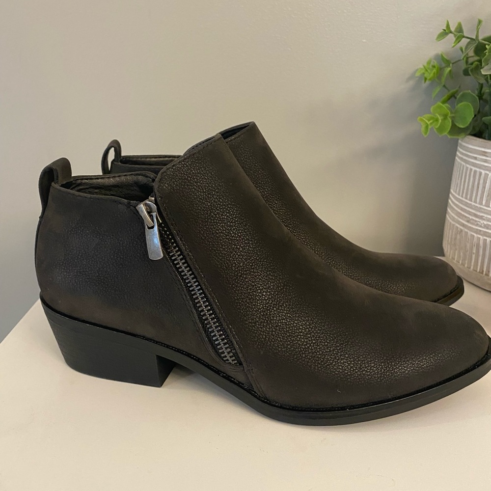 NEW Women black booties